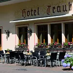Moselhotel & Restaurant Zur Traube Gmbh لوف
