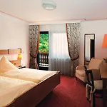فندق Moselhotel & Restaurant Zur Traube Gmbh